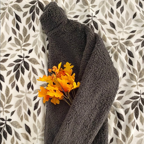 NWT Women Fleece Teddy Gray Sweater Size X-Large - Picture 5 of 8